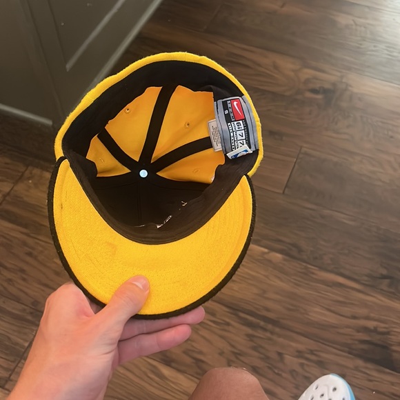 Nike Lakers Hat - Picture 5 of 5